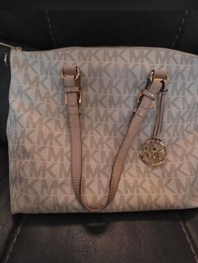Michael Kors Signature Vanilla Large Tote